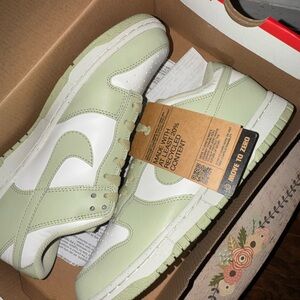 Nike Women's Sneakers in White and Light Green